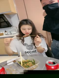 99年-乘风破浪姐❤️：喝完酒大战，重庆的地方可以约，有疫情的地方不去，啊啊啊啊啊不要不要痛死了，表情欲仙欲死，爽爆了！！第01集