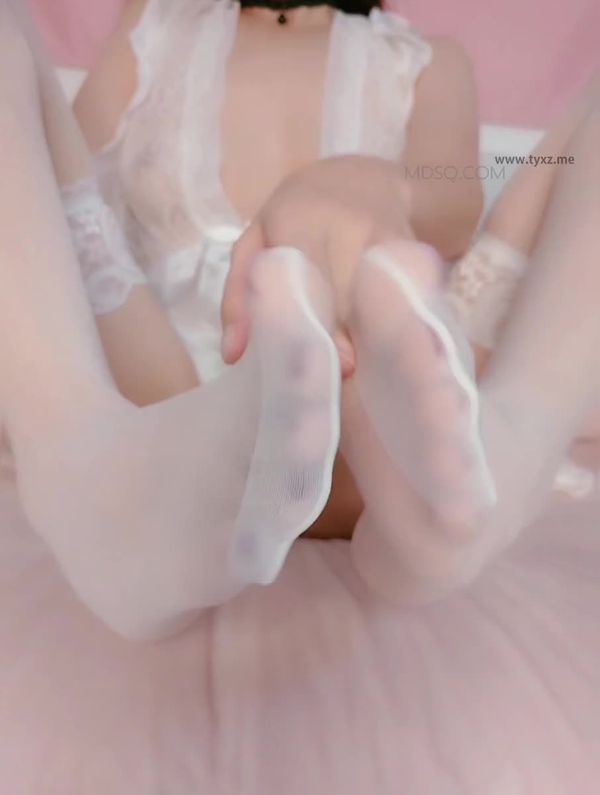 柠檬味的桃桃酱-白丝诱惑情趣服自拍