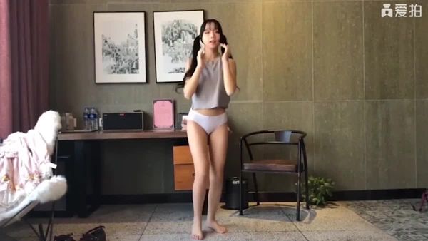 浆果儿-洛丽塔水手服女王装 果体拉二胡自拍