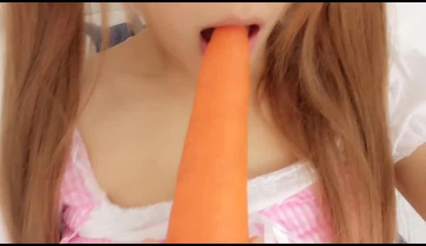 微博福利姬@软萌萝莉小仙 -胡萝卜自X自拍