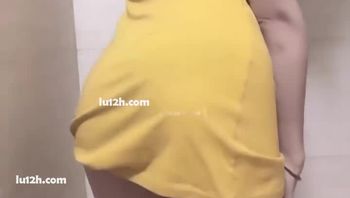 易直播软软私拍福利，极品短裙浴室挑逗