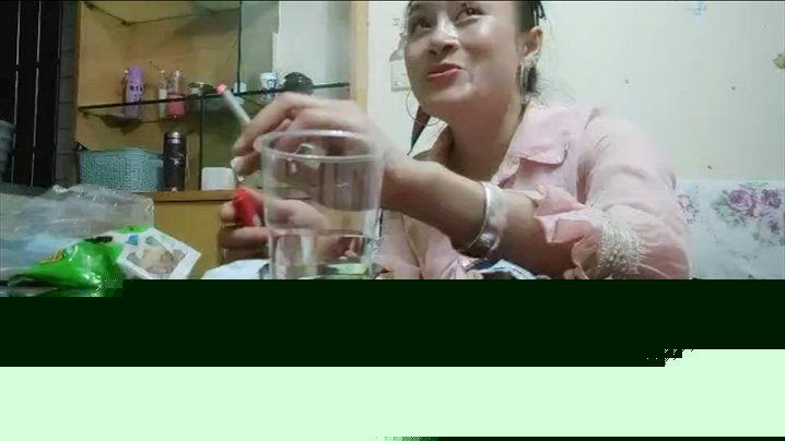 【三哥探花】约两个熟女3P激情，掰穴舔逼口交舔屌，旁边还有个老哥观战，扶着大屁股后入轮流战