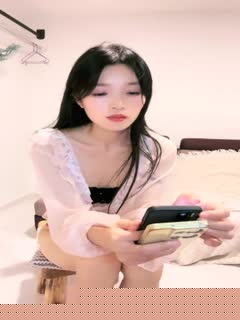 气质苗条美女！新人刚下海！贫乳黑丝大长腿，脱掉内裤多骚穴，近距离特写，揉搓阴蒂，极度诱惑第03集