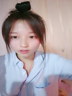 颜值很哇塞的极品小少妇全程露脸深夜激情陪狼友发骚，揉奶玩逼对着镜头掰开给狼友看特写，抠逼抠的好刺激第02集