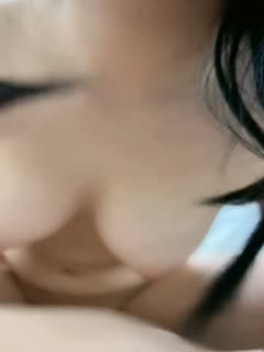 新人小妹露脸让小哥玩弄，吃奶又舔逼，奶头和逼逼都很粉，强制口交，无套爆草玩奶子，呻吟可射各种蹂躏射逼第01集