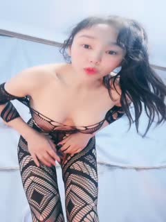 气质轻熟女大姐姐露脸大秀激情，丝袜情趣装扮诱惑，互动狼友发骚，揉奶玩逼各种展示，淫声荡语精彩不断刺激第03集