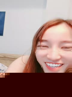 颜值不错的黑丝少妇全程露脸激情大秀，奶子比心真骚啊，道具抽插骚穴呻吟表情好骚，掰开逼逼看特写高潮不断第03集