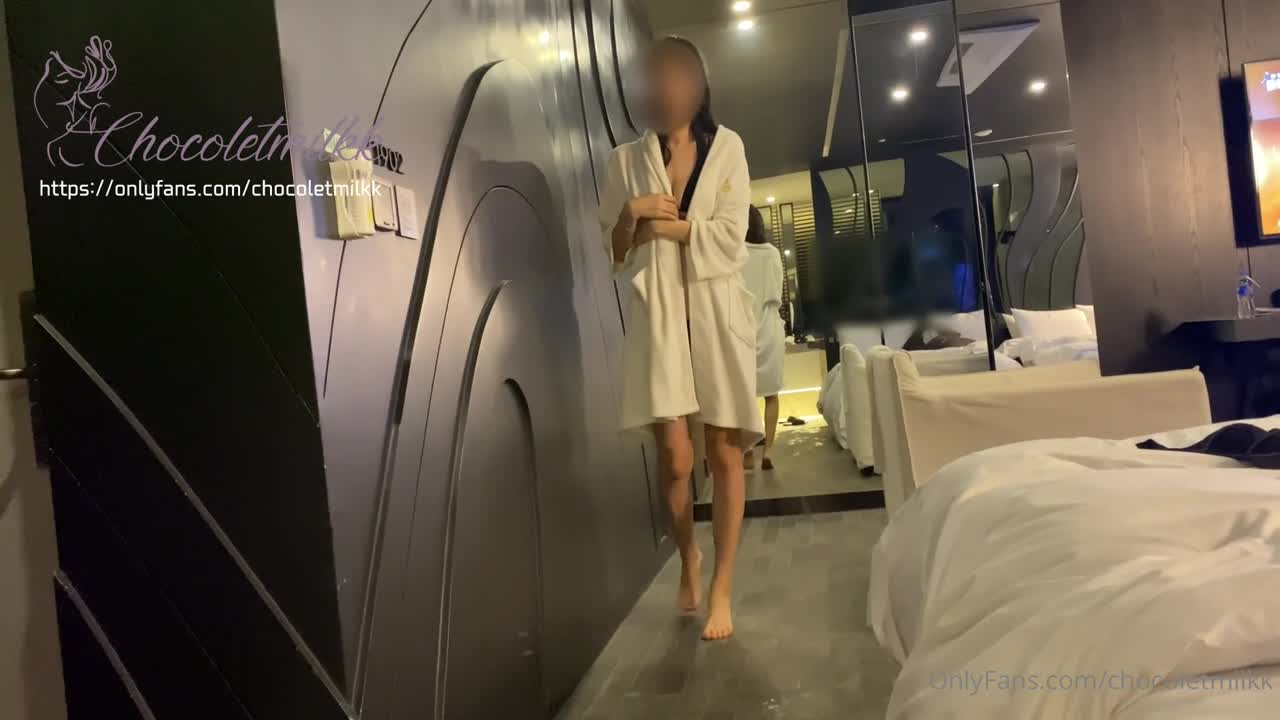 比基尼户外泳池激情戏水！湿身诱惑直击最原始欲望