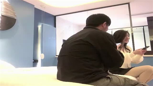 12/07小宝大神重庆私拍 极品校花黑丝长裙激情约啪实录