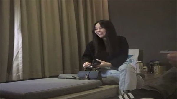 91沈先生专属：高颜值反差美女大长腿前凸后翘，吃鸡啪啪激情诱惑