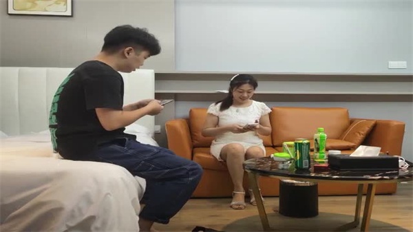 粉丝疯狂追捧！万众期待的极品良家素人惊艳下海