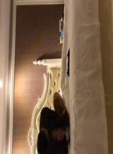 淘宝买来一套SM情趣内衣和大学生女朋友酒店开房啪啪1080P高清版.