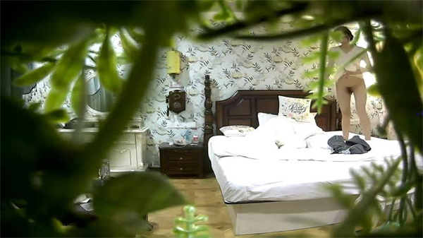 连锁酒店情侣开房被偷拍！无码激情全过程高清实录