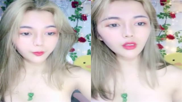 清纯学生妹小骚货活波可爱，高颜值巨乳骚到骨子里！