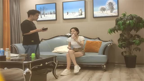 寻花极品偷拍：土豪重金包养00后顶级嫩模，苗条身材全程高清记录