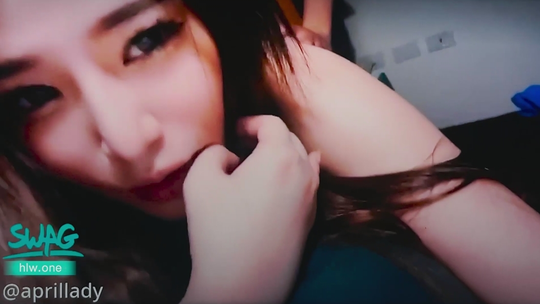 独家猛料！极品嫩模露脸露点被猛干内射！骚穴淫水外流