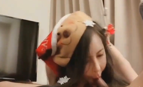 极品台妹骚主播圣诞节私约粉丝 真空送礼物被操到高潮迭起