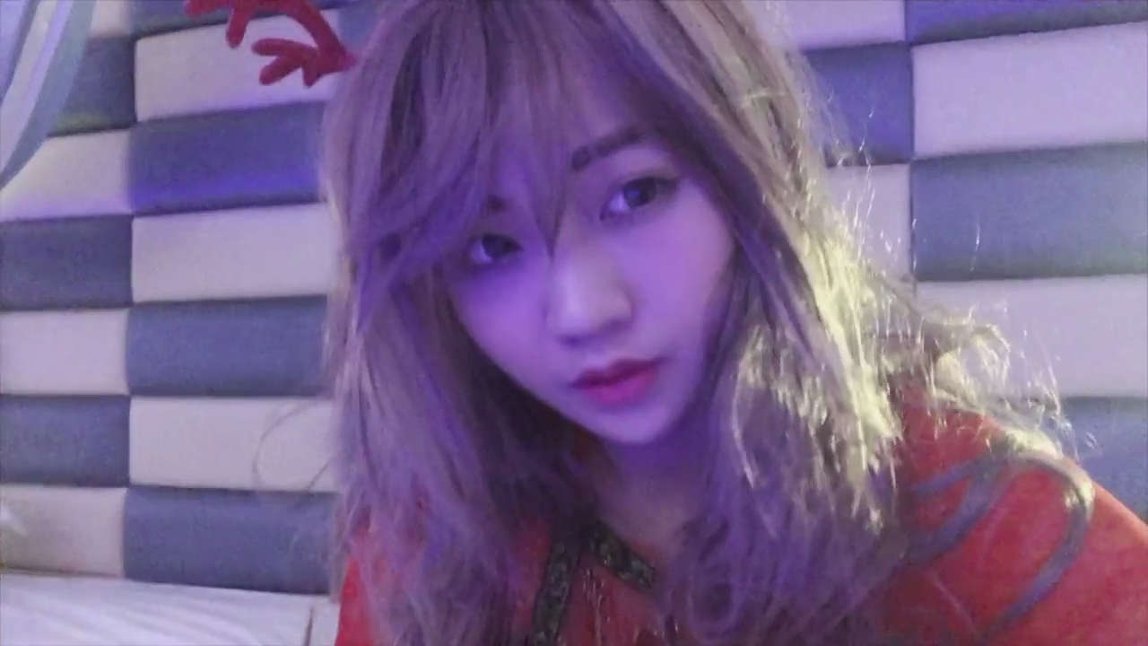 SWAG圣诞特辑：东方美穴狂迎白屌圣诞老人，露脸露点10分钟极乐内射！