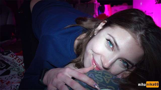 MihaNika69 第一视角4K狂干极品洋马 巨臀浪叫全程舔屏