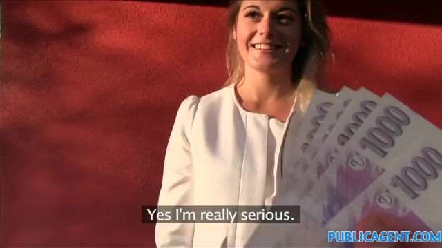 PublicAgent：性感熟女教师野外车震，骚穴被狂操浪叫，白浆喷射内射榨干！