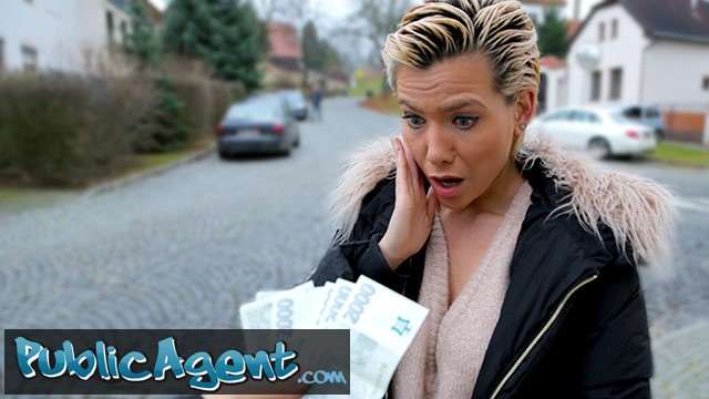 PublicAgent 极品熟女教师为钱双洞狂操 内射高潮喷汁